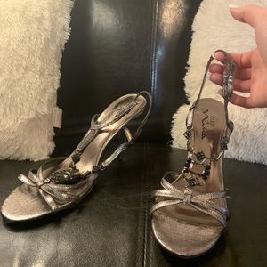 TOUCH OF NINA Size 8-1/2